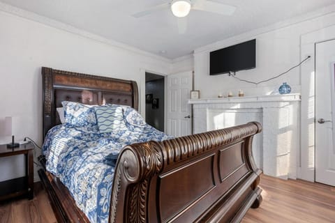 Mara Retreat-UNIT B- Fire Pit-Patio-Games-Jacuzzi-Ping Pong Table Apartment in Birmingham