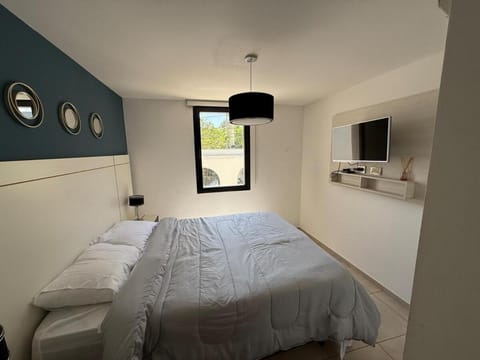 TV and multimedia, City view, air conditioner