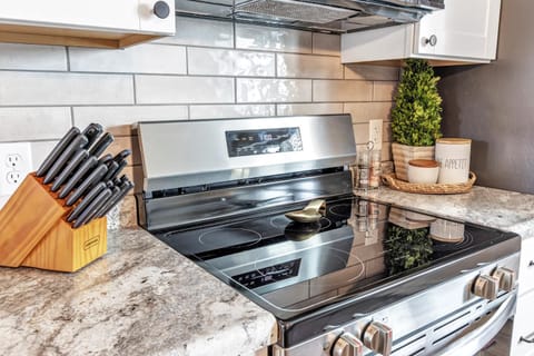 Newly renovated, we are the perfect location!!! Apartment in Algoma