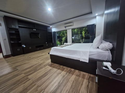 2 Bed Room Spacious Family House with Garden View House in Bali