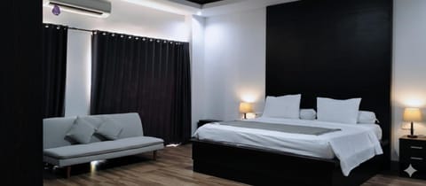 2 Bed Room Spacious Family House with Garden View House in Bali