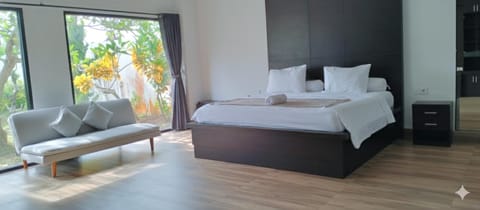 2 Bed Room Spacious Family House with Garden View House in Bali