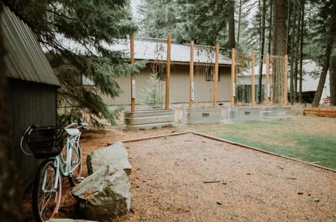 Cabin and Casita Near Rosyln and Suncadia Hot Tub, Game Room, Firepit, Sleeps 11 Cabin in Cle Elum Lake
