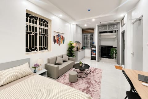 TV and multimedia, Kitchen or kitchenette, Living room, Seating area