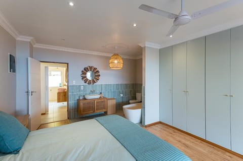 Bathroom, Bedroom, Bath