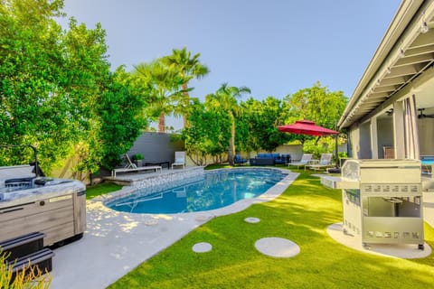 Patio, Day, Garden, Garden, Garden view, Pool view, Swimming pool, Swimming pool, sunbed