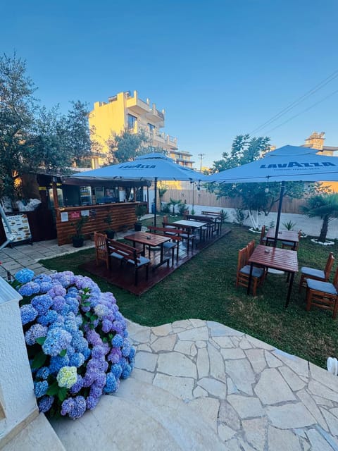 Restaurant/places to eat, Garden, Garden view