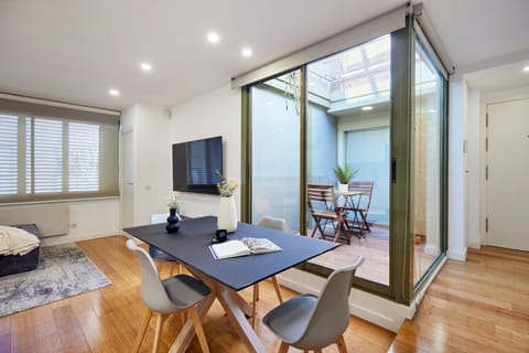 Communal lounge/ TV room, Living room, Dining area