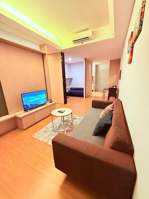 TV and multimedia, Living room, Seating area, air conditioner