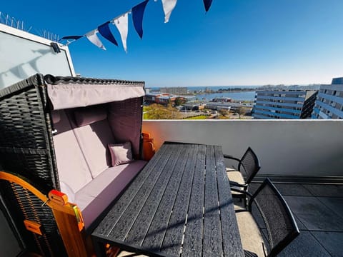 Patio, Day, Natural landscape, View (from property/room), Balcony/Terrace, Seating area, Sea view