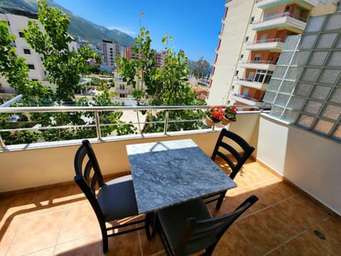 View (from property/room), Balcony/Terrace, Mountain view