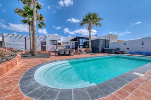 Balcony/Terrace, Swimming pool