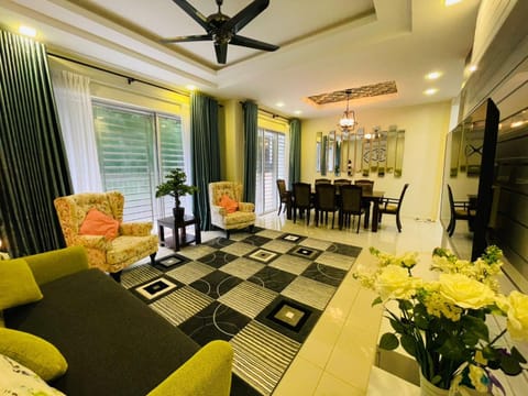 Communal lounge/ TV room