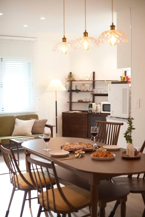 Seating area, Dining area