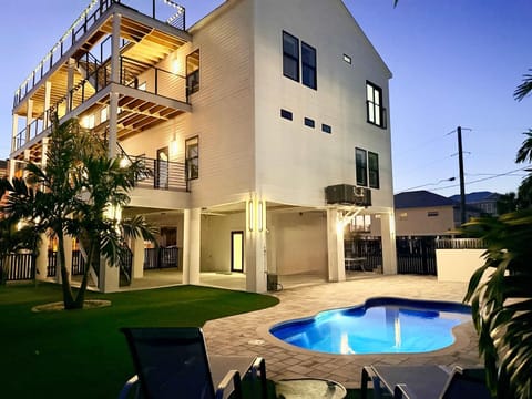 Chateau Bleu 2026 Luxury Rooftop Deck Gulf View House in Estero Island