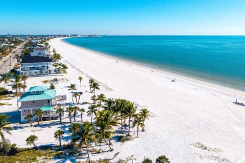 Chateau Bleu 2026 Luxury Rooftop Deck Gulf View House in Estero Island