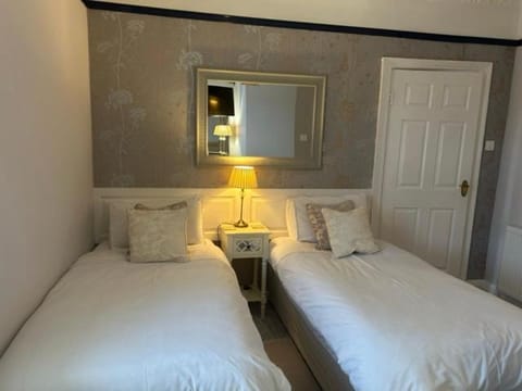 Hollybank House Bed and Breakfast Bed and Breakfast in Dublin