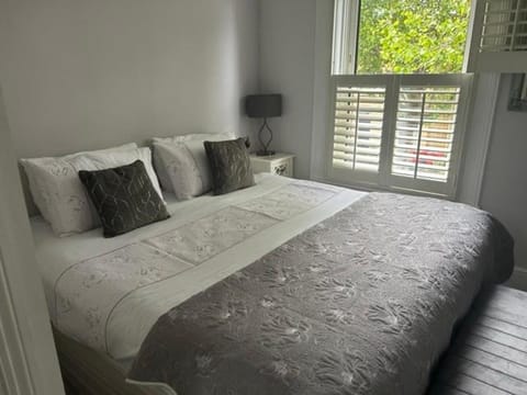 Hollybank House Bed and Breakfast Bed and Breakfast in Dublin