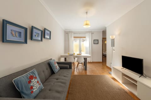 Communal lounge/ TV room, TV and multimedia, Living room