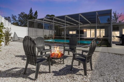 Cozy Retreat l Heated Pool l Games l Near AMI Beaches House in Bradenton