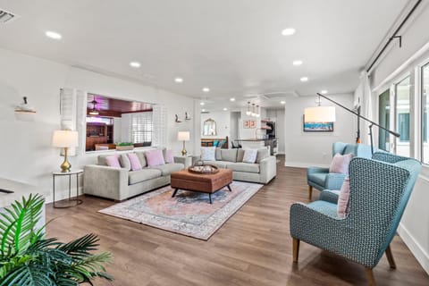 Cozy Retreat l Heated Pool l Games l Near AMI Beaches House in Bradenton