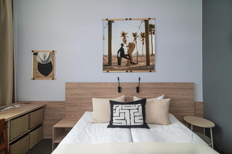 Bed, Photo of the whole room, Decorative detail, Bedroom