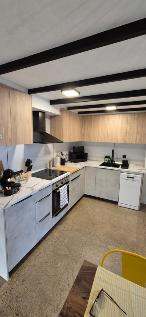 Kitchen or kitchenette, kitchen