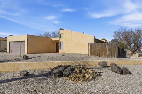 Albuquerque Escape - Hot Tub Atrium home House in Albuquerque