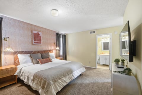 Albuquerque Escape - Hot Tub Atrium home House in Albuquerque