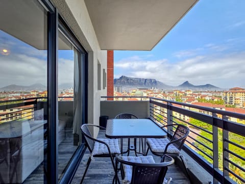 Patio, Day, Natural landscape, View (from property/room), Balcony/Terrace, Seating area, Dining area, City view, Mountain view