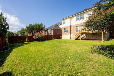 ★ Luxurious Two-Story Home ★ Near La Cantera/Rim House in San Antonio