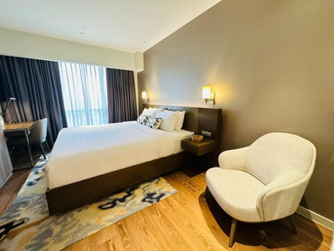 Bed, Seating area, Bedroom