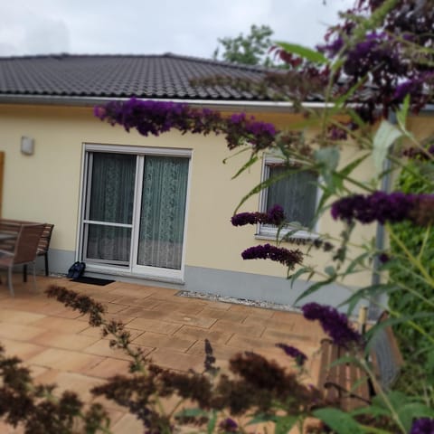 Property building, Garden, Balcony/Terrace, Garden view