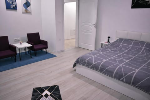 Seating area, Bedroom