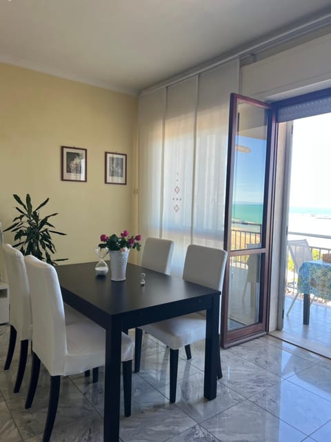 Natural landscape, View (from property/room), Balcony/Terrace, Living room, Dining area, Sea view