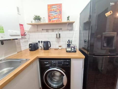 Funky Cow-Stylish flat near Glasgow Airport Apartment in Paisley