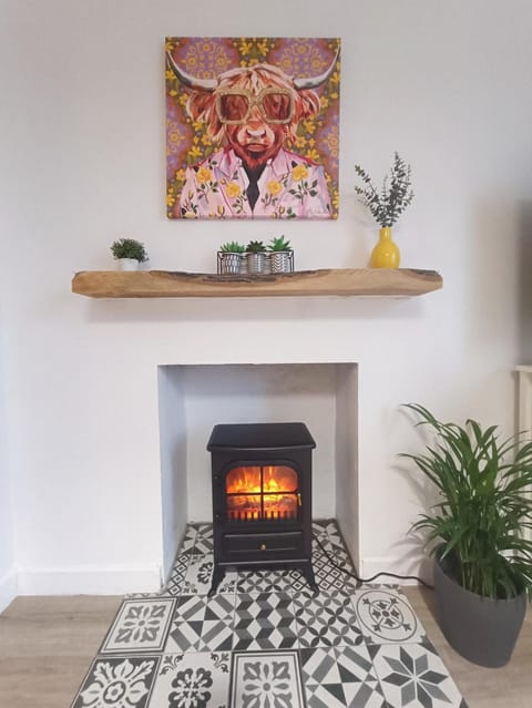 Funky Cow-Stylish flat near Glasgow Airport Apartment in Paisley