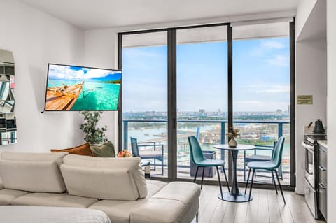 View (from property/room), City view, Sea view
