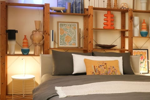 Bed, Photo of the whole room, Decorative detail, Bedroom