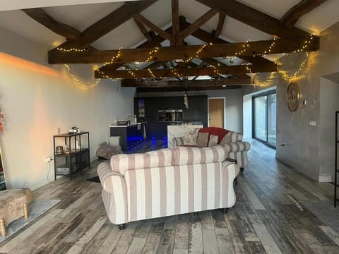 The Barn - Batley West Yorkshire - horse stays Villa in England