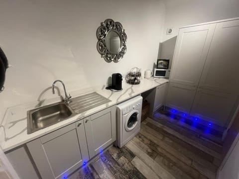 The Barn - Batley West Yorkshire - horse stays Villa in England