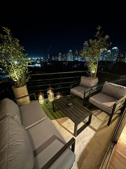 Night, View (from property/room), Balcony/Terrace