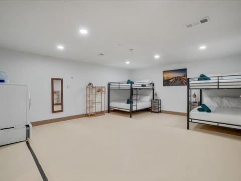 4BR 2B Home with Pool Hot Tub Fire Pit House in Irving