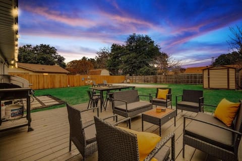 Upscale 3BR 2B Cozy Home with Pool & Grill House in North Richland Hills