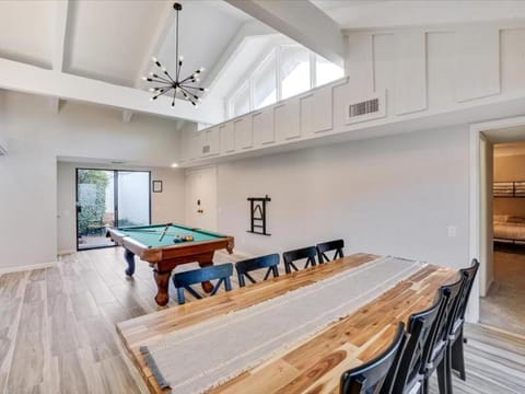 Majestic 4BR 2 5B Home with Mini Golf Pool & Billiards House in Irving