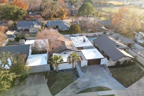 Majestic 4BR 2 5B Home with Mini Golf Pool & Billiards House in Irving