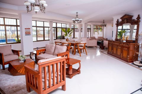 Living room, Decorative detail, Dining area