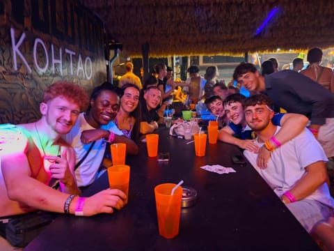 Nightclub / DJ, Food and drinks, Drinks, group of guests