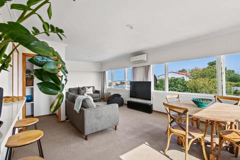 Communal lounge/ TV room, TV and multimedia, View (from property/room), Living room, Dining area