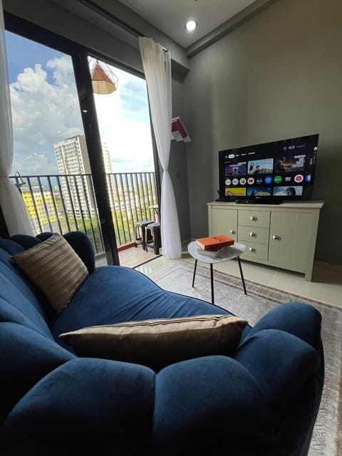 Communal lounge/ TV room, TV and multimedia, Living room, Seating area, Evening entertainment